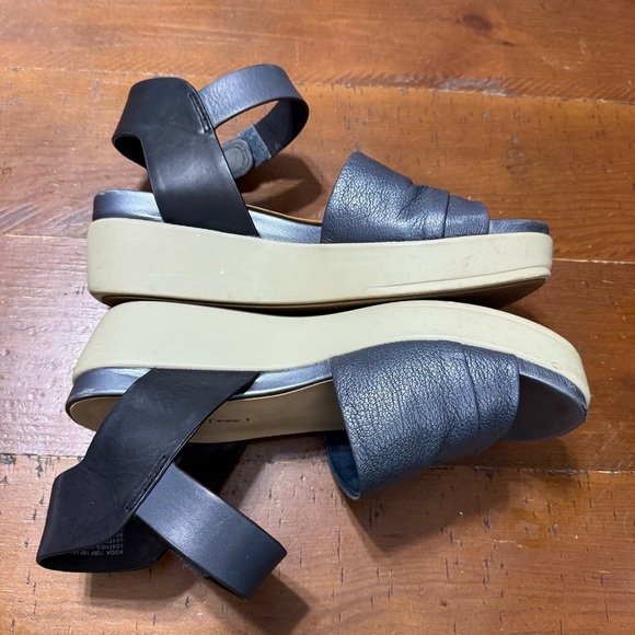 Naked Feet Black and Blue Platform Sandals with Adjustable Straps women’s 10M - Picture 3 of 12